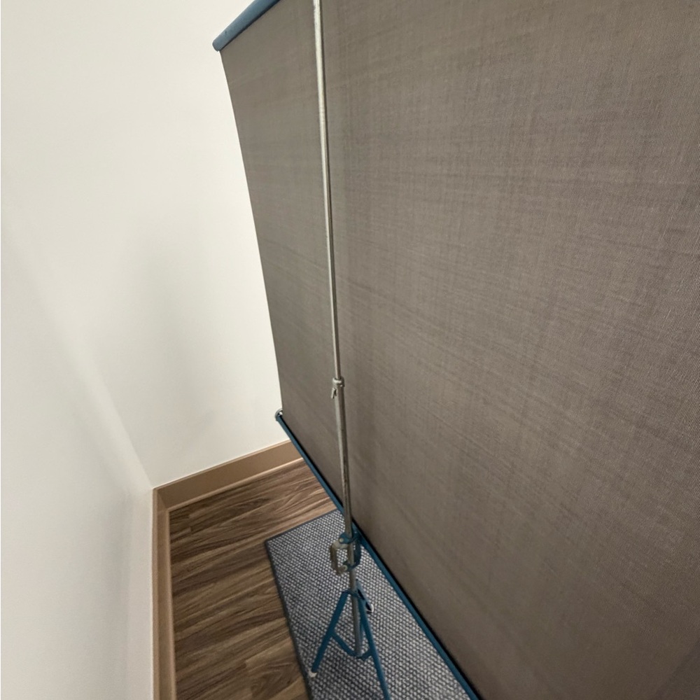 Vintage Da-Lite Flyer Portable Projection Screen - Picture 3 of 7